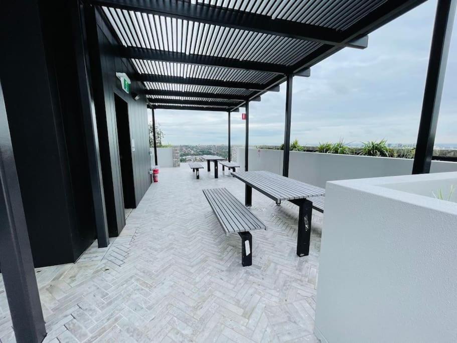 Wow New Gorgeous 2 Bed 2 Bath Parking Apartment Sydney
