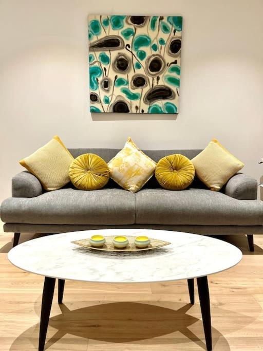 Wow New Gorgeous 2 Bed 2 Bath Parking