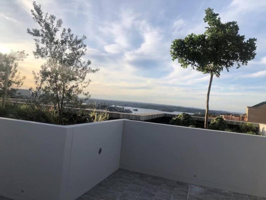 Wow New Gorgeous 2 Bed 2 Bath Parking * Sydney
