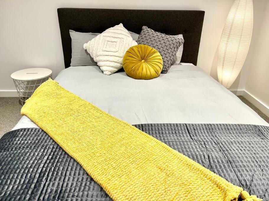 Apartment Wow New Gorgeous 2 Bed 2 Bath Parking Sydney